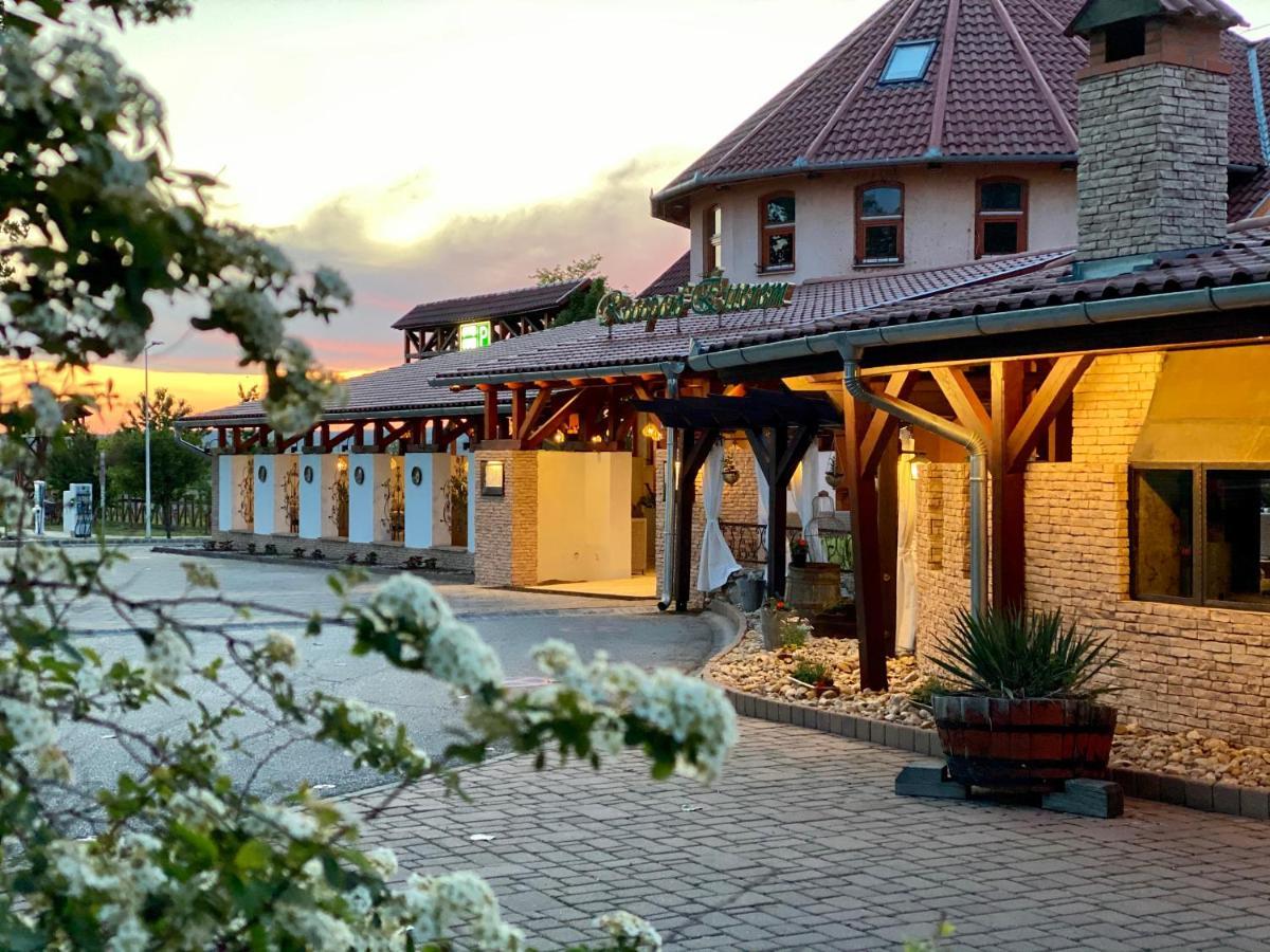 Istvan Parkhotel Es Gasztrofarm Sormas Exterior photo