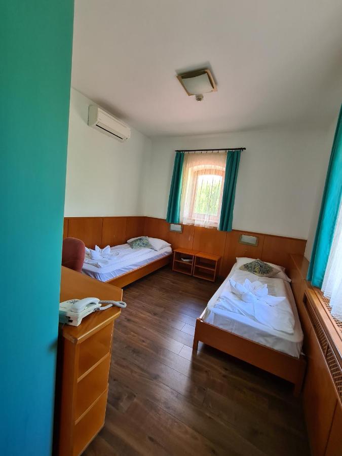 Istvan Parkhotel Es Gasztrofarm Sormas Exterior photo